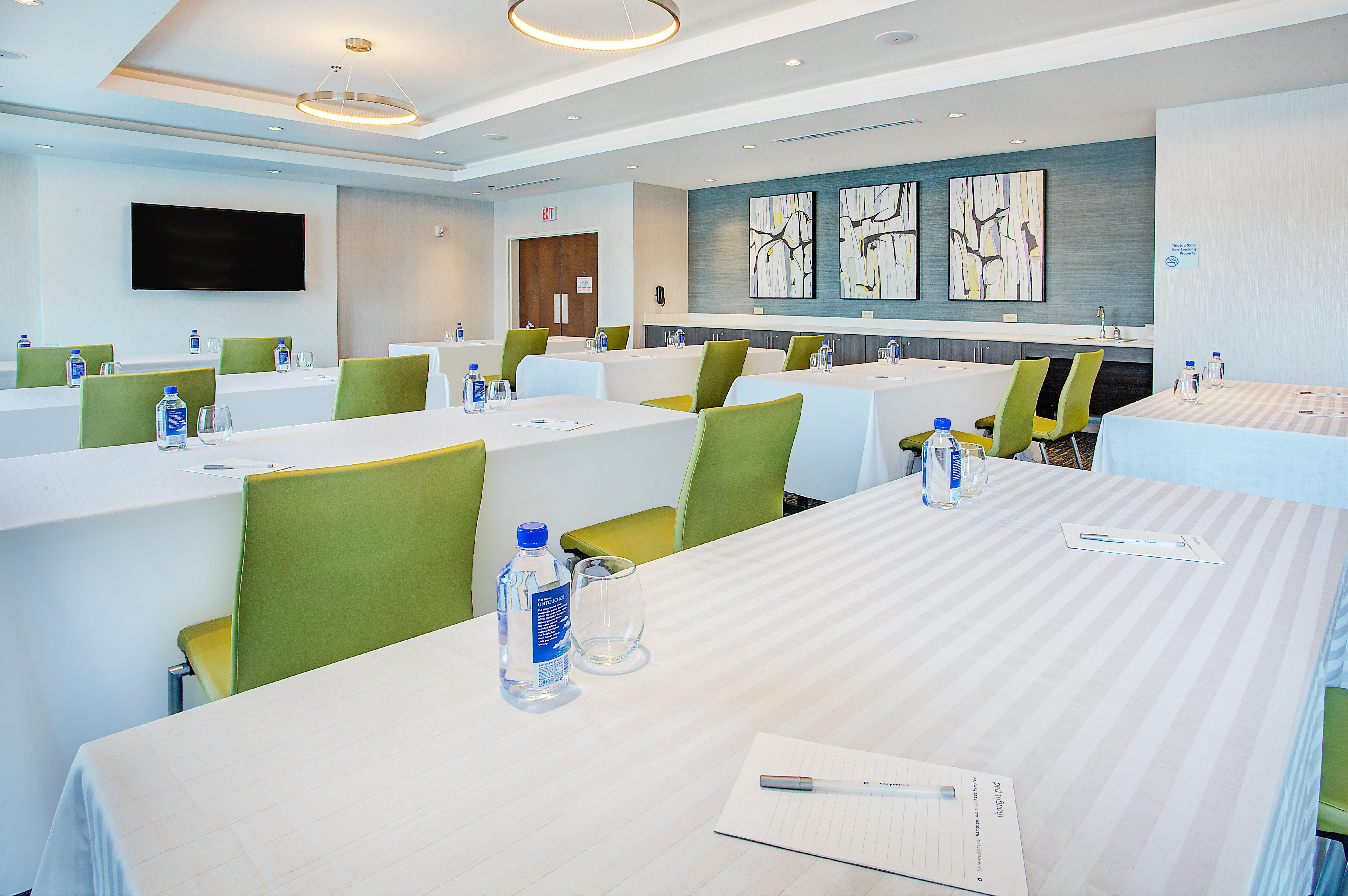 Holiday Inn Express & Suites Covington By Ihg Exterior photo