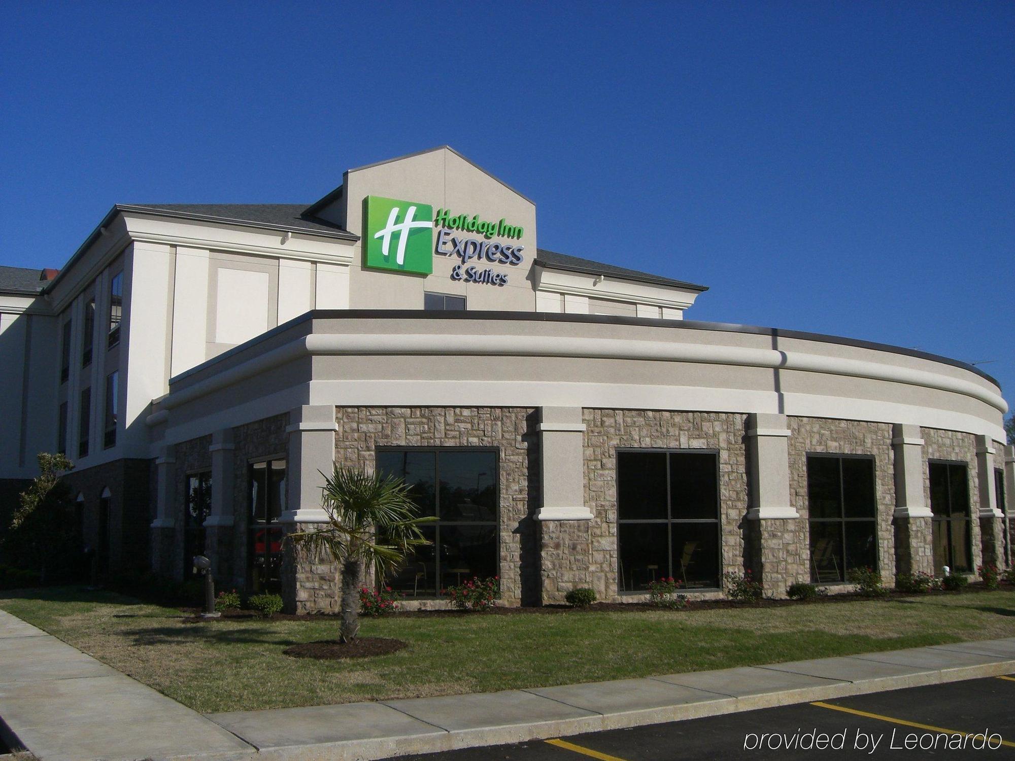 Holiday Inn Express & Suites Covington By Ihg Exterior photo